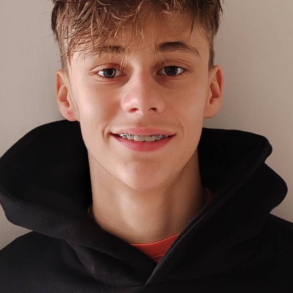 modelka s ID 0101N6QBZ2 p021