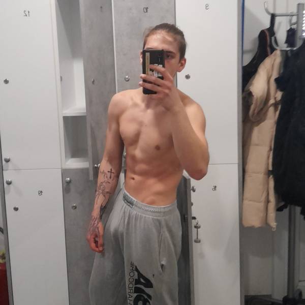 modelka s ID 0101O3B8PE p031