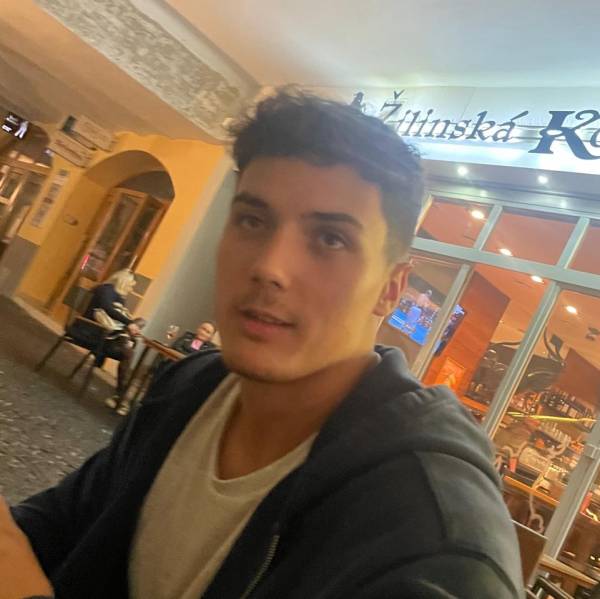 modelka s ID 0101OBPUEU p021