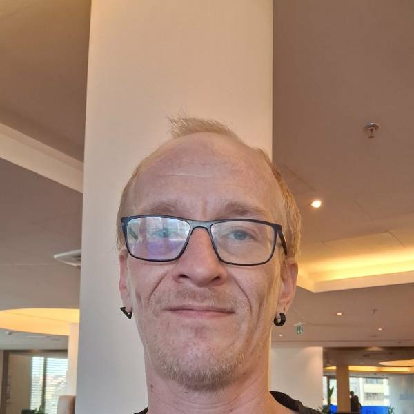 modelka s ID 0101QHG0FG p021