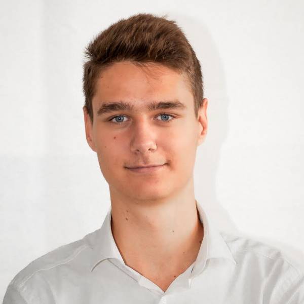 modelka s ID 0101U1TM30 p021