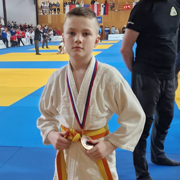 modelka s ID 0101U5ECCP p031