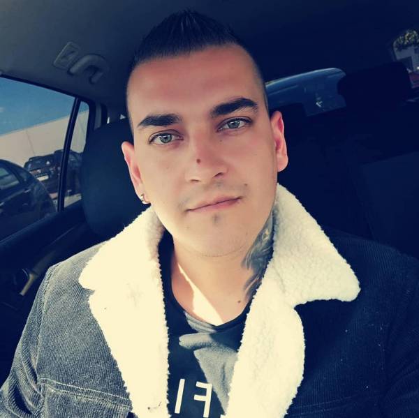 modelka s ID 0101U7SNT4 p021