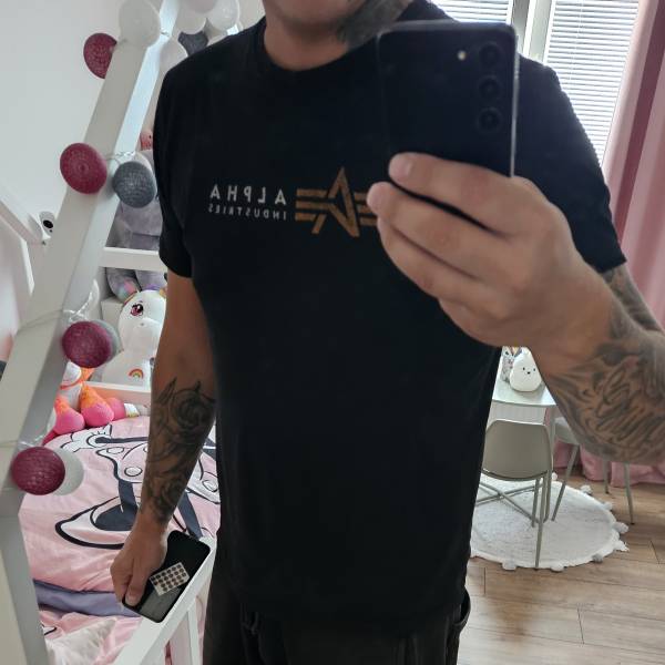 modelka s ID 0101U7SNT4 p031