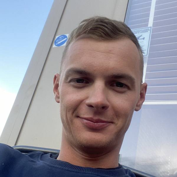 modelka s ID 0101UEEBD1 p021