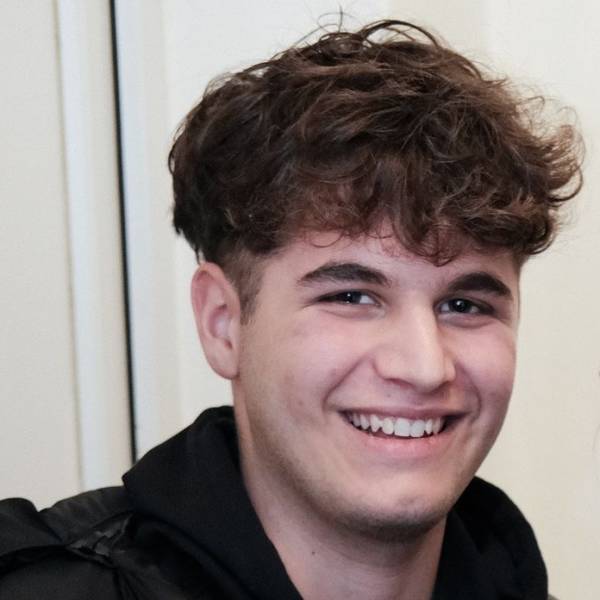 modelka s ID 0101UY95JQ p021