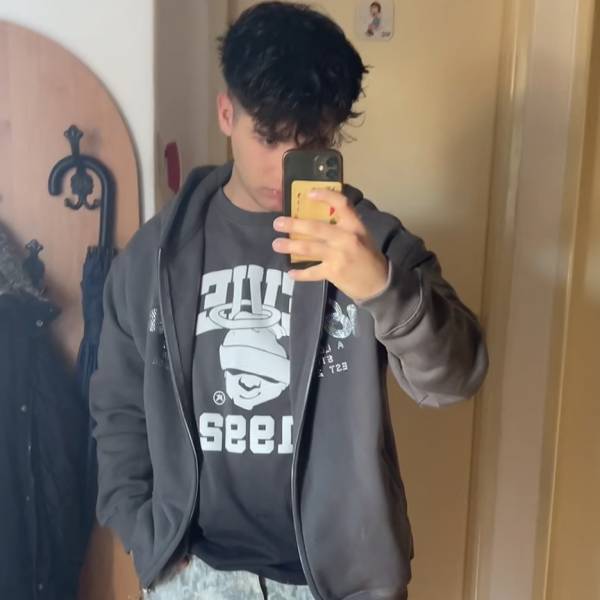 modelka s ID 0101UY95JQ p031