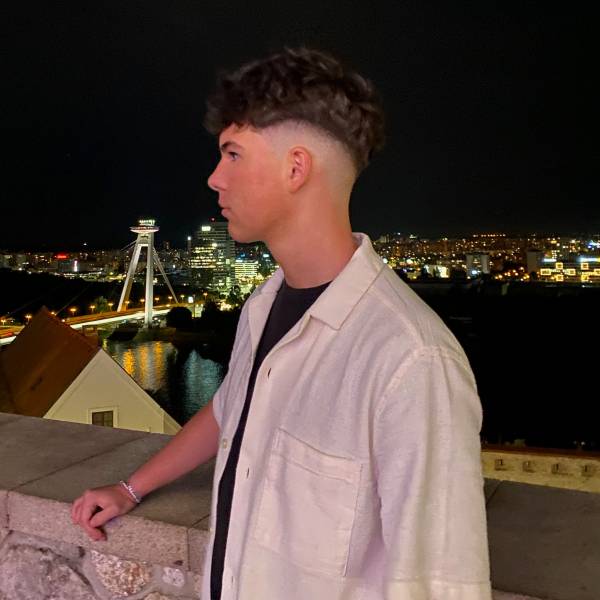 modelka s ID 0101VD7W8U p031