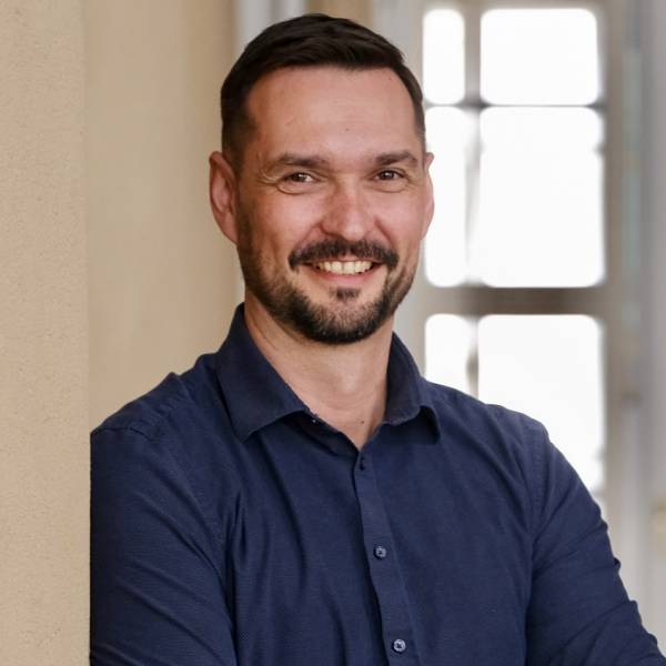 modelka s ID 0101VWU06T p021