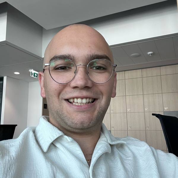 modelka s ID 0101WYI7X6 p021