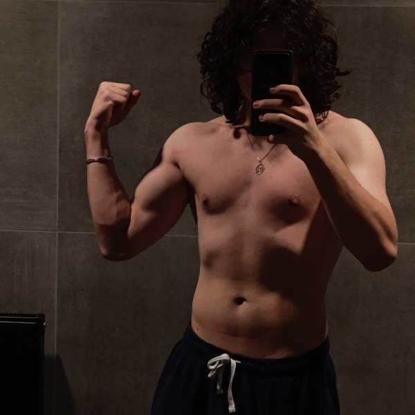 modelka s ID 0101XRZUKI p031