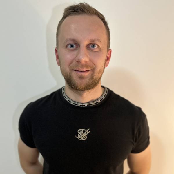 modelka s ID 0101YF3AVQ p021