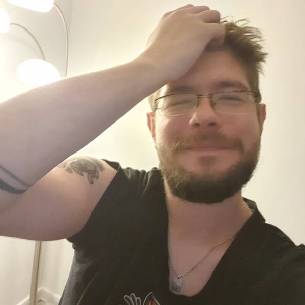 modelka s ID 0101YLFH3Q p021