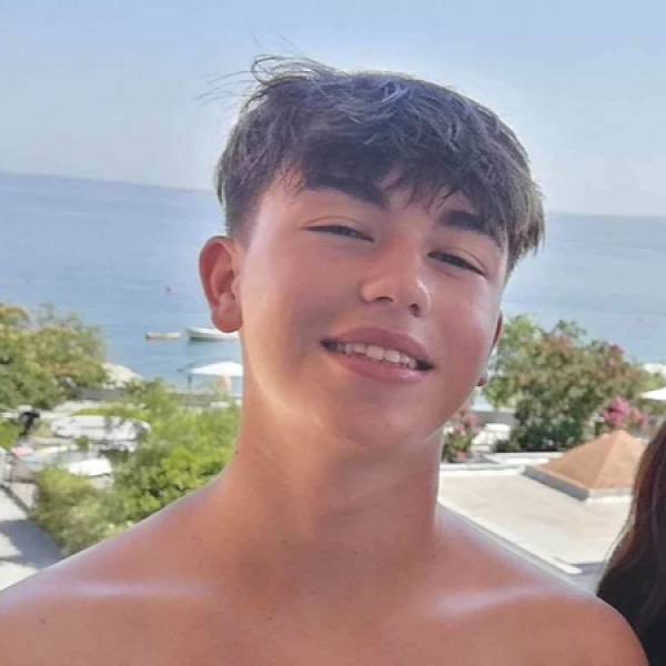 modelka s ID 0101YLP9H5 p021