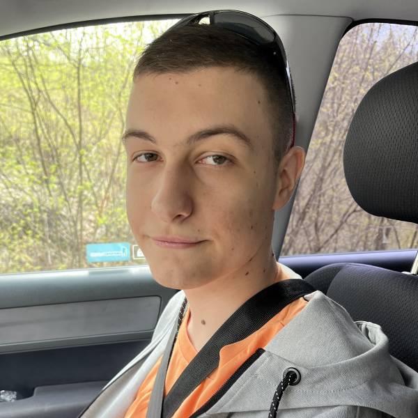 modelka s ID 0101YWN2XR p021