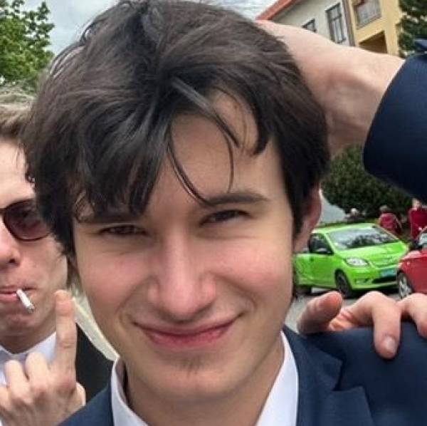 modelka s ID 0101ZBGK5B p031