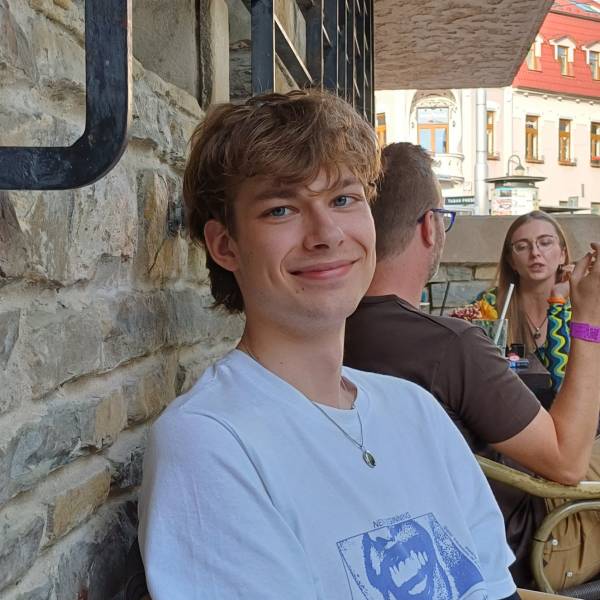 modelka s ID 0101ZJNV8L p021