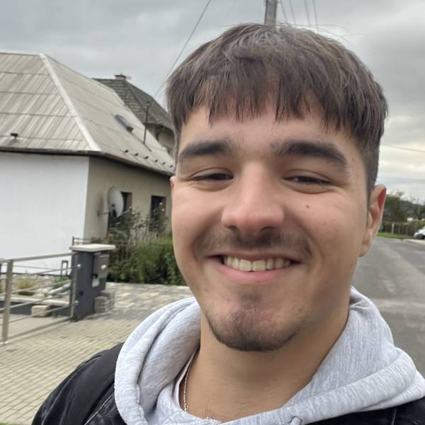 modelka s ID 0101ZTR9BU p021