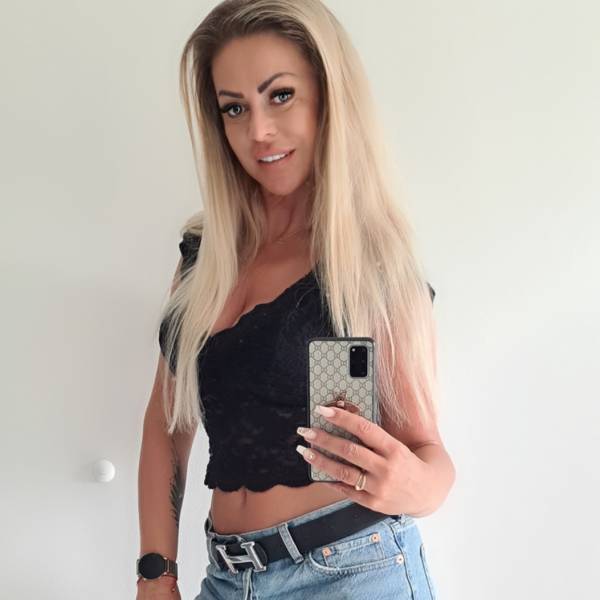 modelka s ID 010200HPCF p031