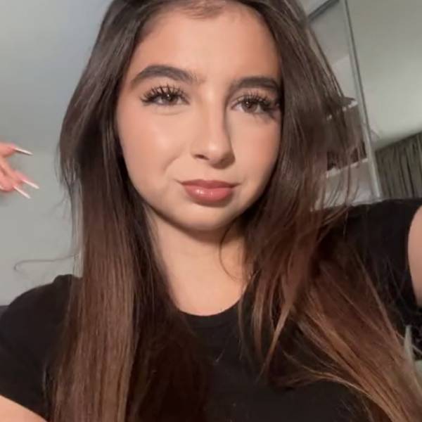 modelka s ID 01020AP7N2 p021