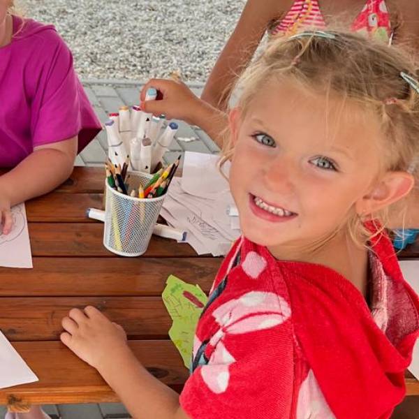 modelka s ID 01020D9AZL p021