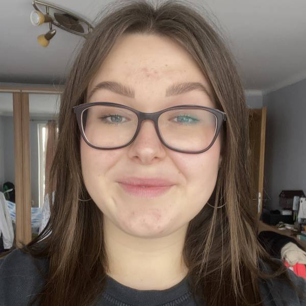 modelka s ID 01020HQKTY p021