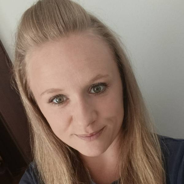 modelka s ID 01020U324Z p021