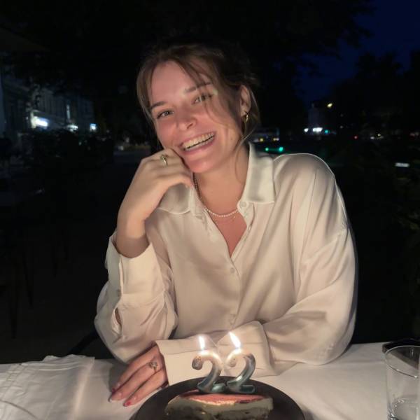 modelka s ID 01020UW7CV p021