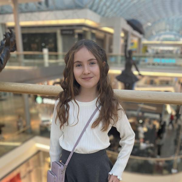 modelka s ID 01020VIMHG p021