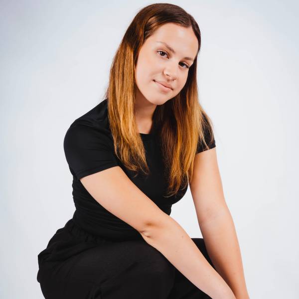 modelka s ID 010211ZTEY p021