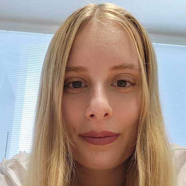 modelka s ID 010213VCJ8 p021