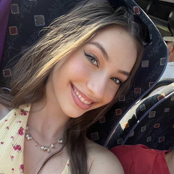 modelka s ID 010216XED1 p021