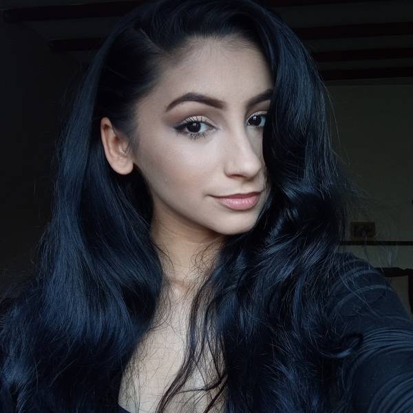 modelka s ID 01021AJE8V p021