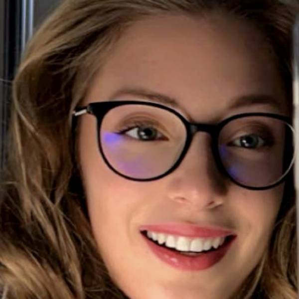 modelka s ID 01021AO9IS p021