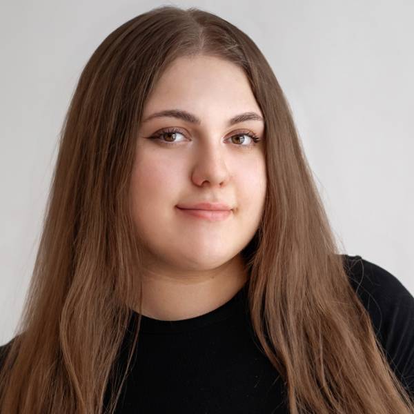 modelka s ID 01021AQCA3 p021