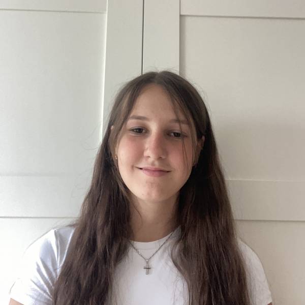 modelka s ID 01021D8HB0 p021