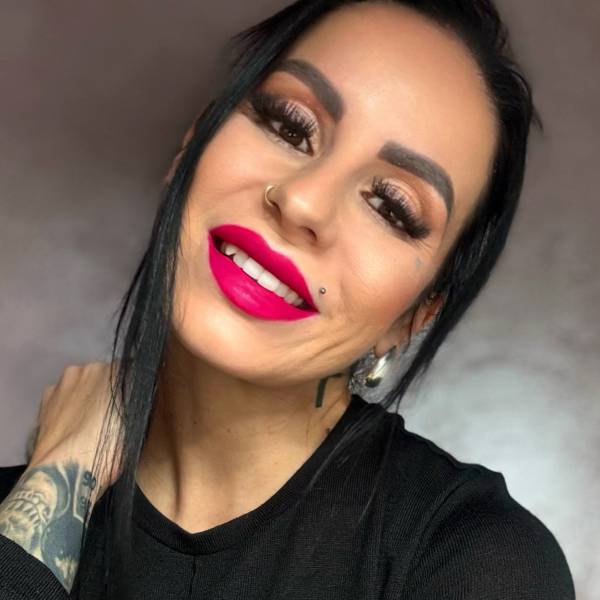 modelka s ID 01021FI402 p021