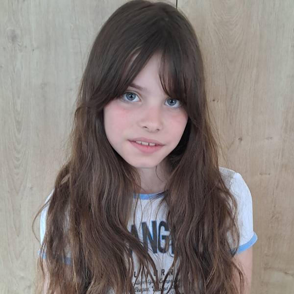 modelka s ID 01021GTNM5 p021