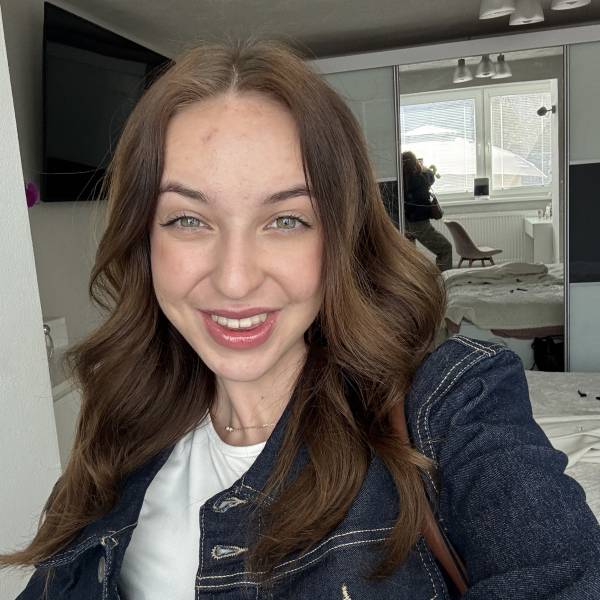 modelka s ID 01021J3E50 p021