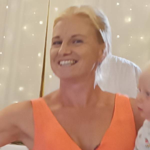 modelka s ID 01021N5VFS p021