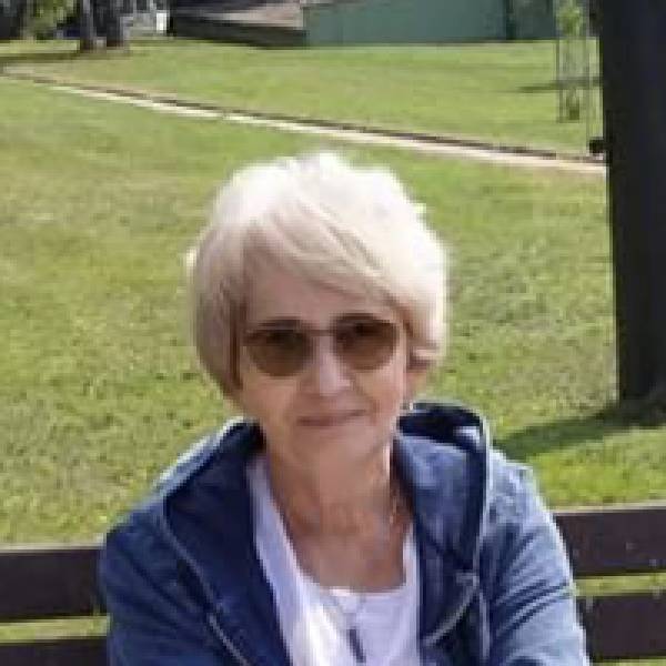 modelka s ID 01021O2N8N p021