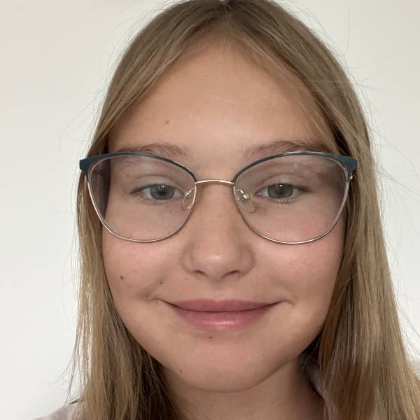 modelka s ID 01021U3PUV p021