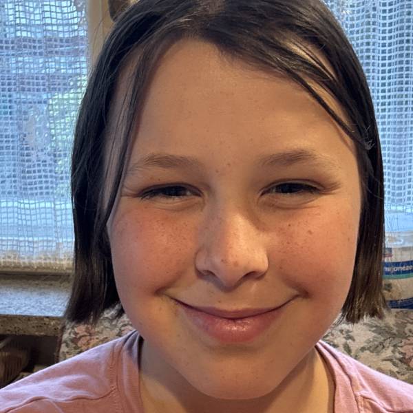 modelka s ID 01021VSYYP p021