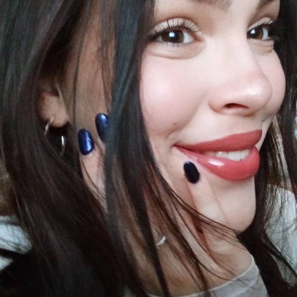 modelka s ID 01021YV3JW p021