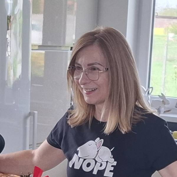 modelka s ID 010223ZFL6 p021