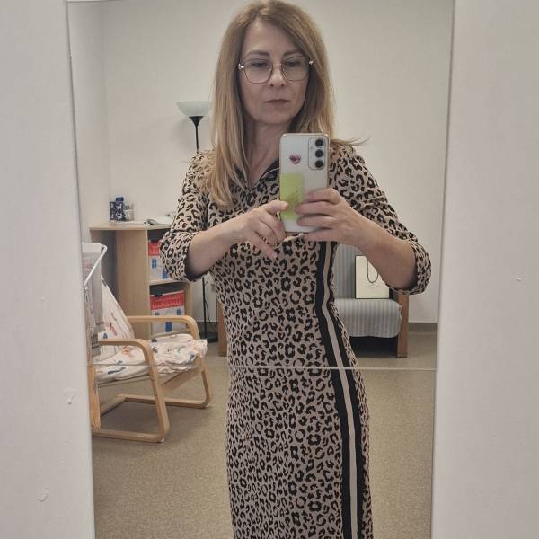 modelka s ID 010223ZFL6 p031