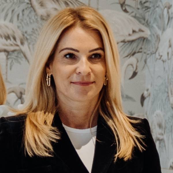 modelka s ID 010225FLO7 p021