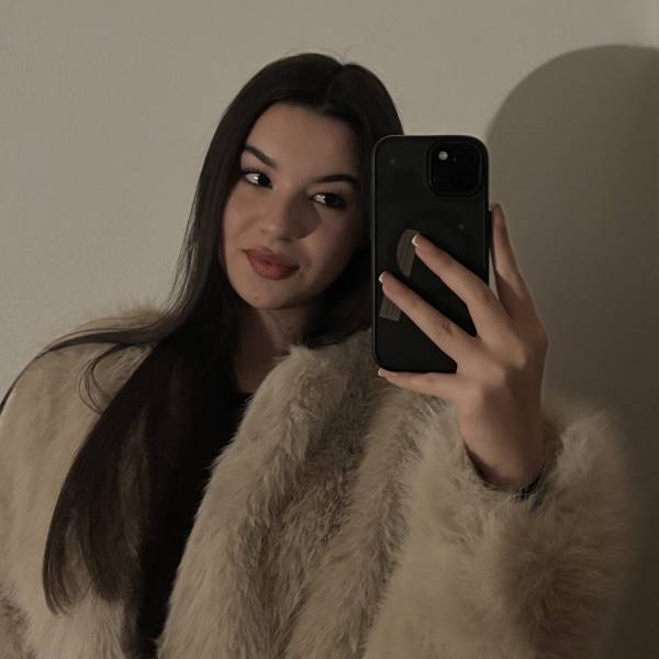 modelka s ID 010227U5E6 p021