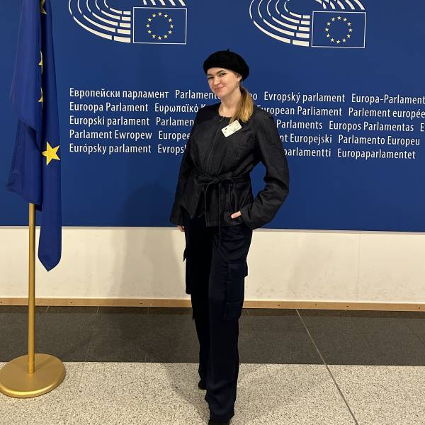 modelka s ID 010229M9H5 p031