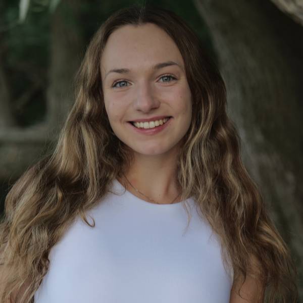 modelka s ID 01022AREF6 p021